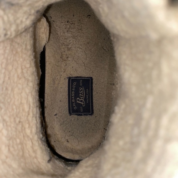 G.H. Bass & Co fleeced line leather snow boot. - Picture 3 of 14